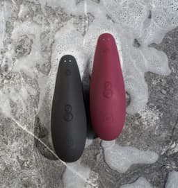 Womanizer Classic 2 陰蒂吸啜器 - 酒紅色